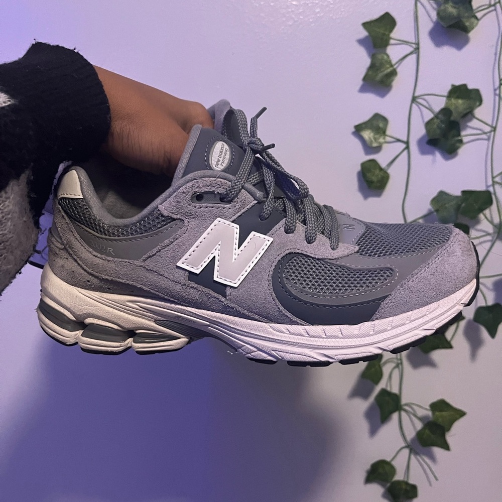 new balance 2002R